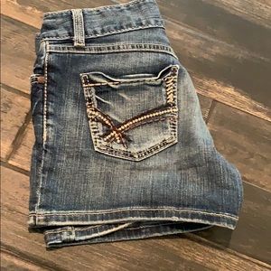Buckle culture shorts